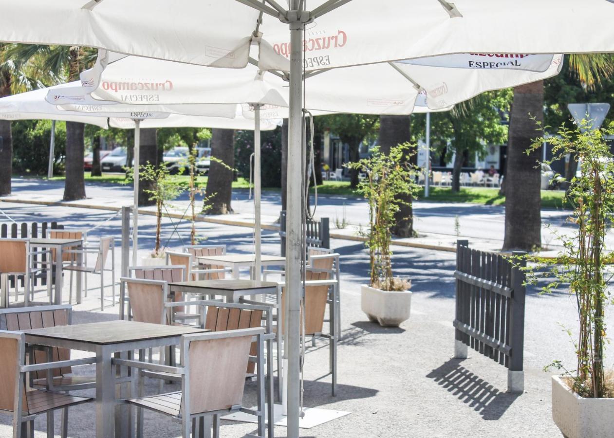 VÍA SEVILLA - CÁDIZ Alojamiento&Restaurante El Cuervo  Esterno foto