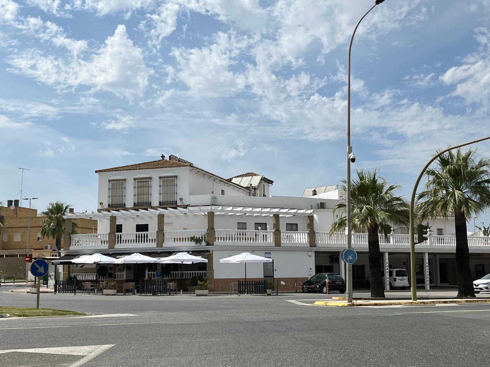 VÍA SEVILLA - CÁDIZ Alojamiento&Restaurante El Cuervo  Esterno foto